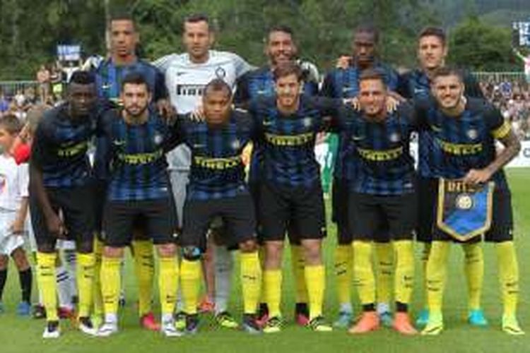 Para pemain Internazionale Milan berfoto sebelum laga kontra WSG Wattens di Brunico, Italia, pada Sabtu (9/7/2016).