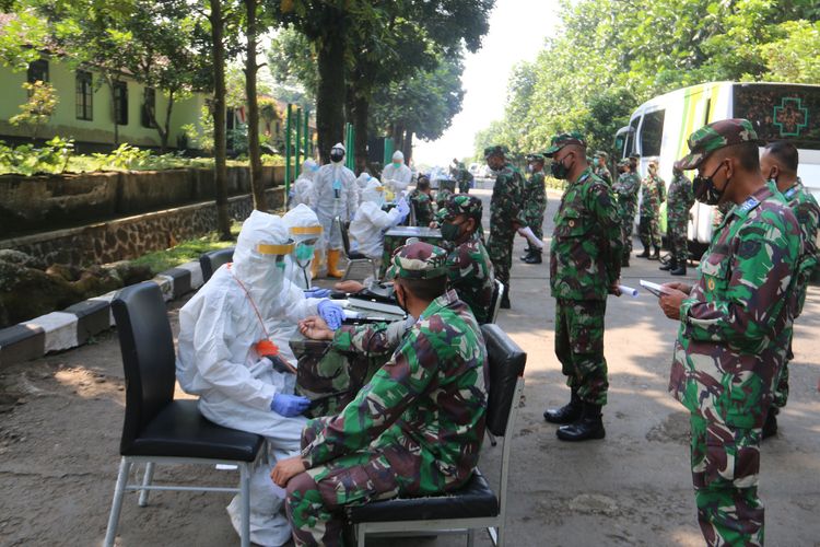 Pasien terkonfirmasi positif Covid-19 yang berasal dari klaster Sekolah Calon Perwira (Secapa) Angkatan Darat (AD) Bandung, Jawa Barat, berkurang 126 orang pada Senin (27/7/2020).