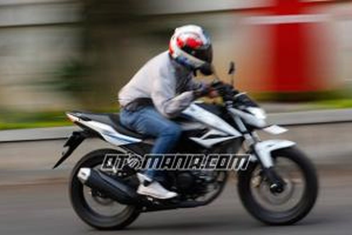 Komparasi Honda CB150R dengan Yamaha V-Ixion.