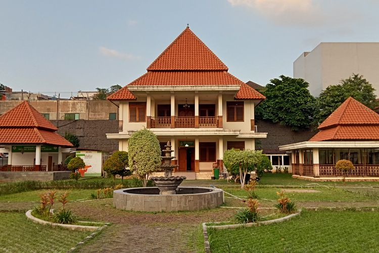 Taman Benyamin Sueb di Jatinegara, Jakarta Timur.