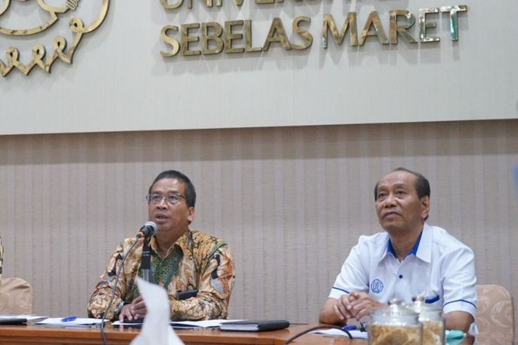 Rektor UNS Solo, Jamal Wiwoho dalam konferensi pers di Solo, Jawa Tengah, Rabu (8/4/2020).