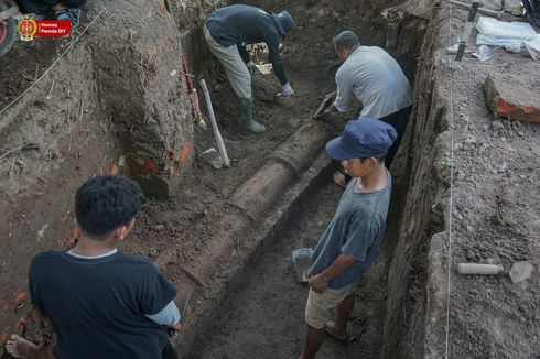 Tim Arkeolog Dinas Kebudayaan DIY Temukan Saluran Air Kuno di Pleret Bantul