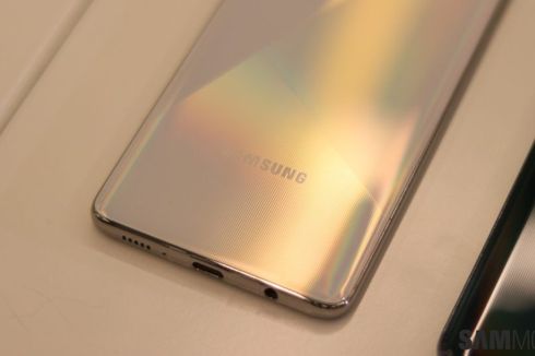Samsung Galaxy A51 Dimodifikasi, USB-C Diganti Colokan Milik Apple