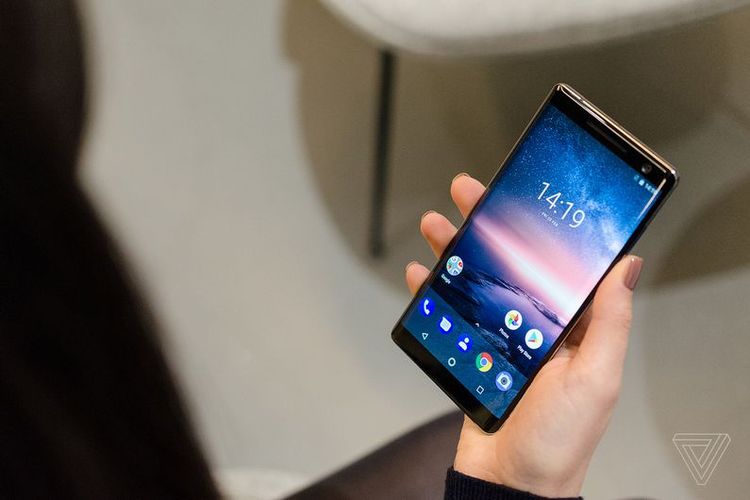Penampilan Nokia 8 Sirocco yang resmi diluncurkan di ajang Mobile World Congress, Senin (26/2/2018) di Barcelona.