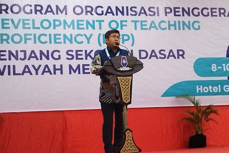 Dwi Prajitno Wibowo, perwakilan Eduversal Foundation dalam sosialisasi dan pembukaan program Development of Teaching Proficiency (DTP) jenjang Sekolah Dasar di Kota Medan pada 8-10 Februari 2023.