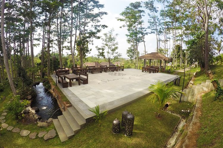 Altar Kendedes, salah satu venue outdoor di Shanaya Resort