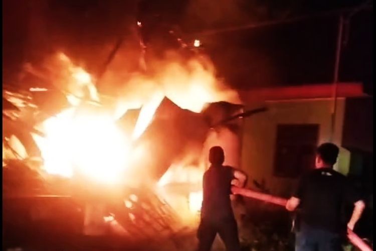 Pemilik Ungkap Detik-detik Kebakaran Gudang Bengkel Alat Berat di Ponorogo, Ada 4 Ledakan Keras