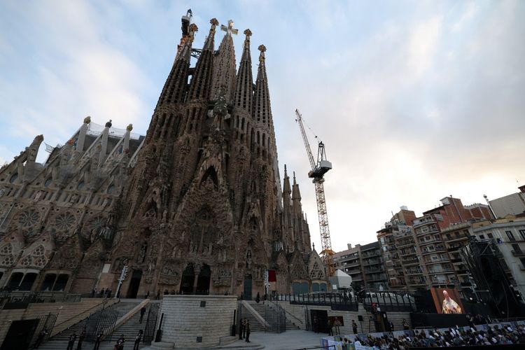 Mengapa Banyak Orang Kaya Dunia Incar Rumah di Spanyol?