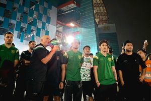 Bonek Protes, Pertanyakan Identitas Permainan Persebaya Asuhan Tavares