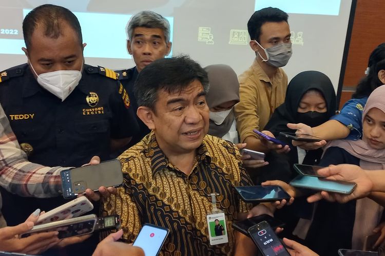 Direktur Komunikasi dan Bimbingan Pengguna Jasa Bea Cukai Nirwala Dwi Heryanto setelah media briefing, Kamis (22/12/2022)