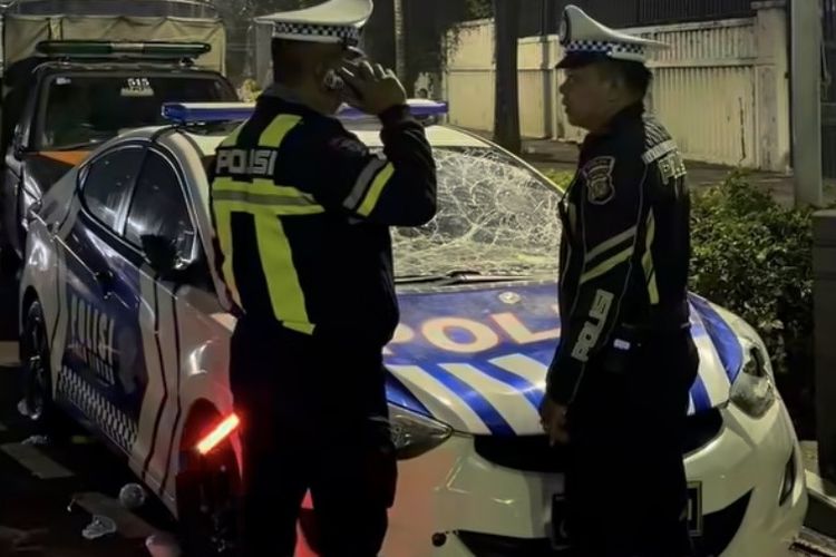 Dua Mobil Polisi Dirusak OTK Saat Pengamanan HUT DKI di Bundaran HI