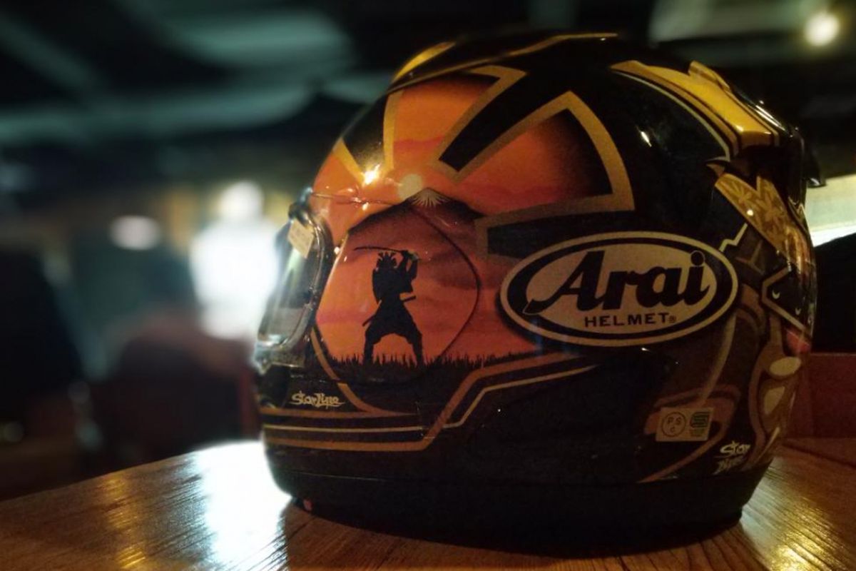 Helm Arai yang dijual di Indonesia