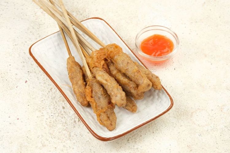 Salah satu trik agar hasil sempol ayam tidak keras saat dingin yaitu harus memiliki takaran perbandingan adonan yang tepat.