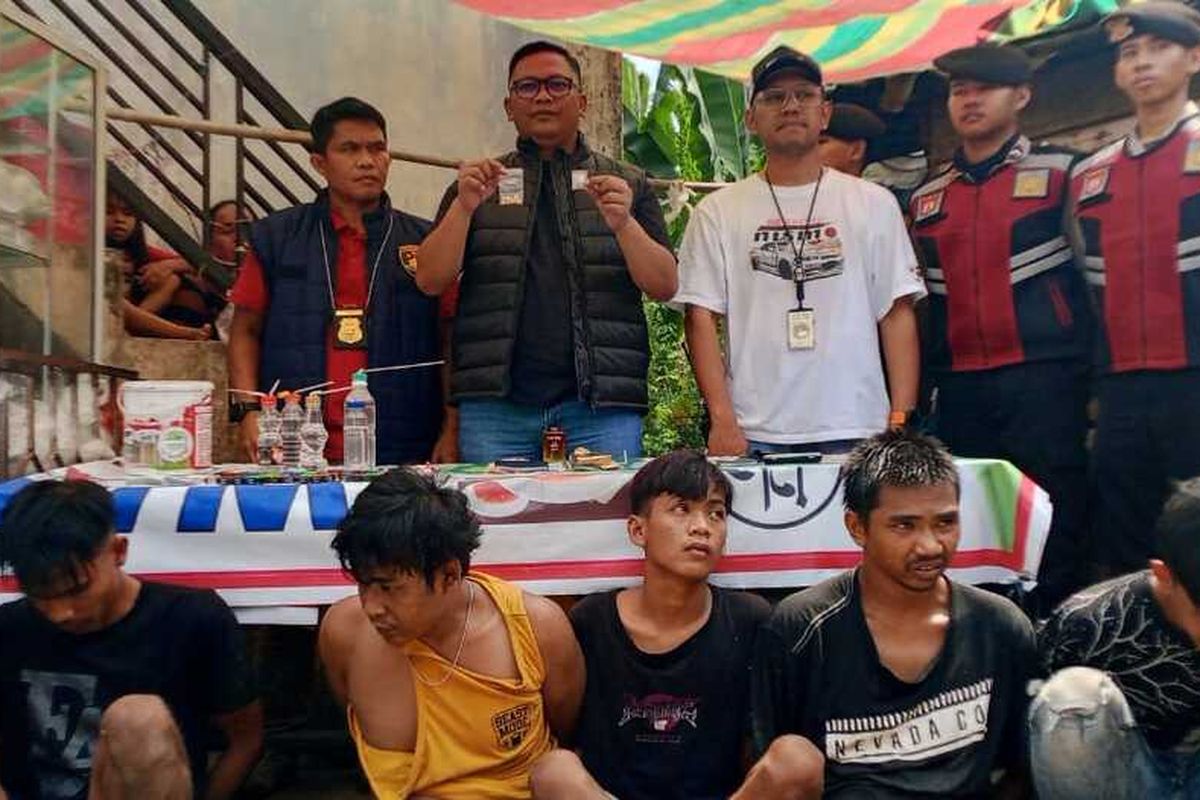 Gerebek Lorong Keramat Palembang yang Diduga Jadi Sarang Narkoba, 8 Orang Ditangkap