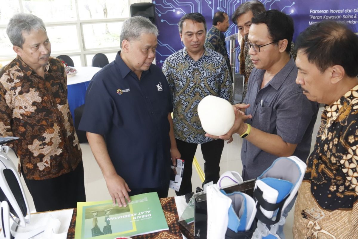 Institut Teknologi Sepuluh Nopember (ITS) Surabaya makin memantapkan diri mewujudkan langkah menjadi universitas riset dengan diresmikannya gedung dan fasilitas Science Techno Park (STP) dan Inkubator ITS, Kamis (17/1/2019).