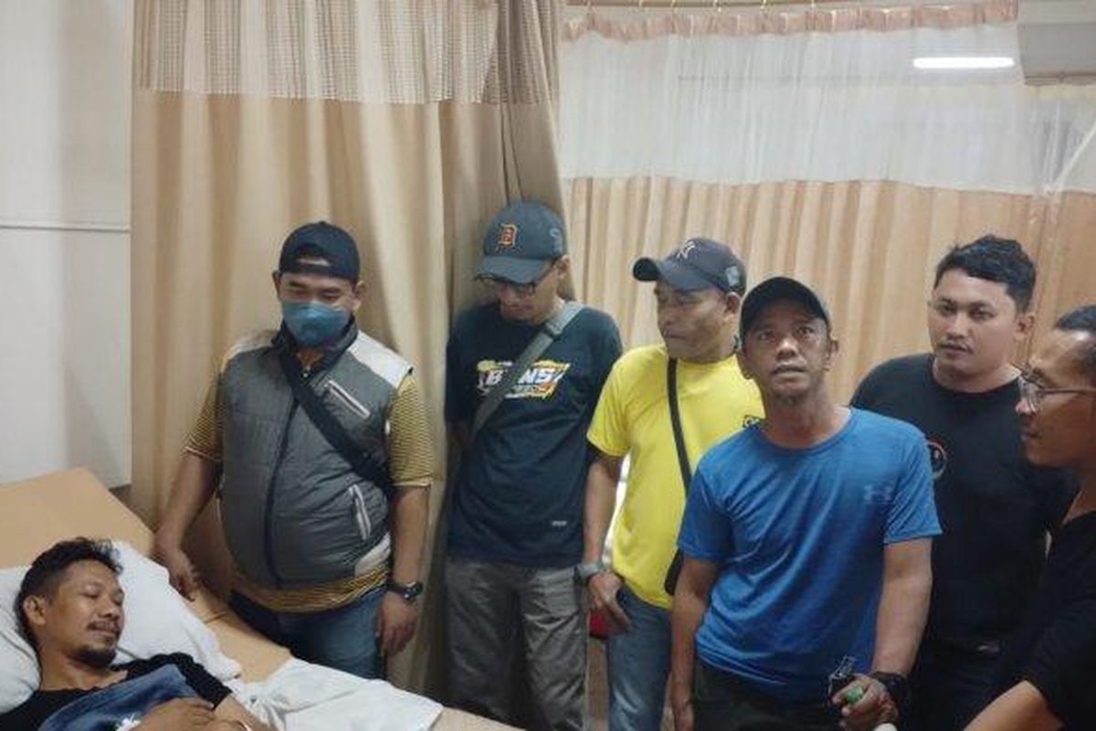 Ketua RT 01 Kampung Kebantenan, Kelurahan Jatiasih Kecamatan Jatiasih, Kota Bekasi, terluka lantaran ditusuk kawanan maling motor.