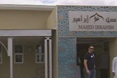 Sebuah Masjid di Perth Dilempari Kepala Babi