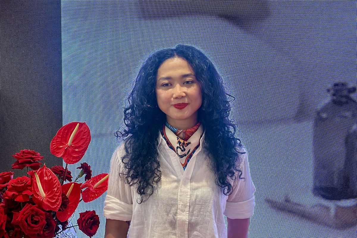 Desainer sekaligus Creative Director ASTISURYA, Asti Surya dalam acara POND’S Age Miracle & JFW Hadirkan “The Revival of Miracles” di Plaza Indonesia, Jakarta Pusat, Senin (20/10/2025).