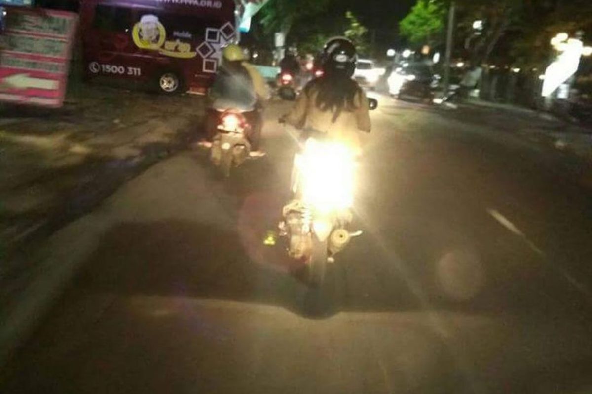 Lampu rem motor menyilaukan