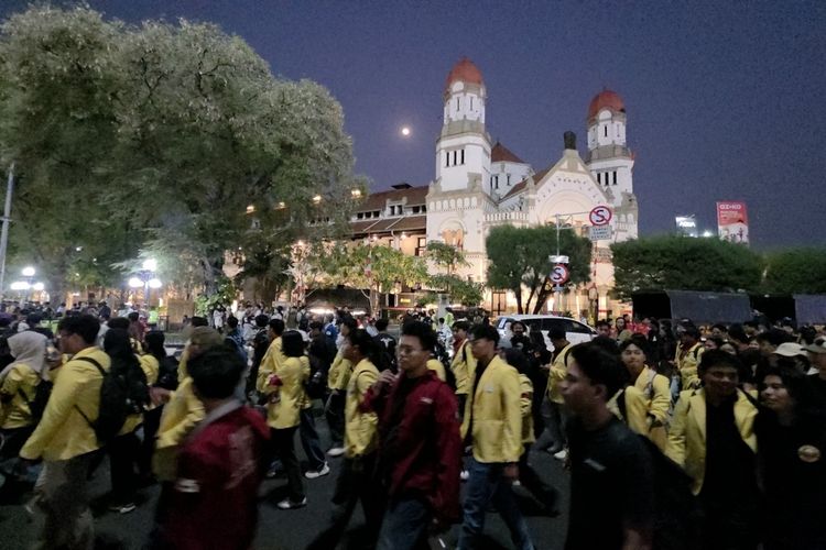 Merasa Diabaikan Pemerintah, Mahasiswa Demo di Tugu Muda Semarang Suarakan 5 Tuntutan