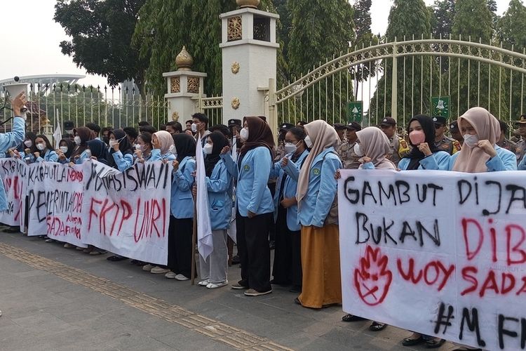 Demo di Pekanbaru, Mahasiswa Sebut Pemerintah Tak Serius Tangani Karhutla dan Kabut Asap
