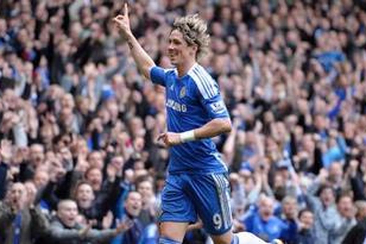 Penyerang Chelsea, Fernando Torres, merayakan gol keduanya (dari dua) ke gawang Leisester City, pada pertandingan perempat final Piala FA, di Stamford Bridge, Minggu (18/3/2012).