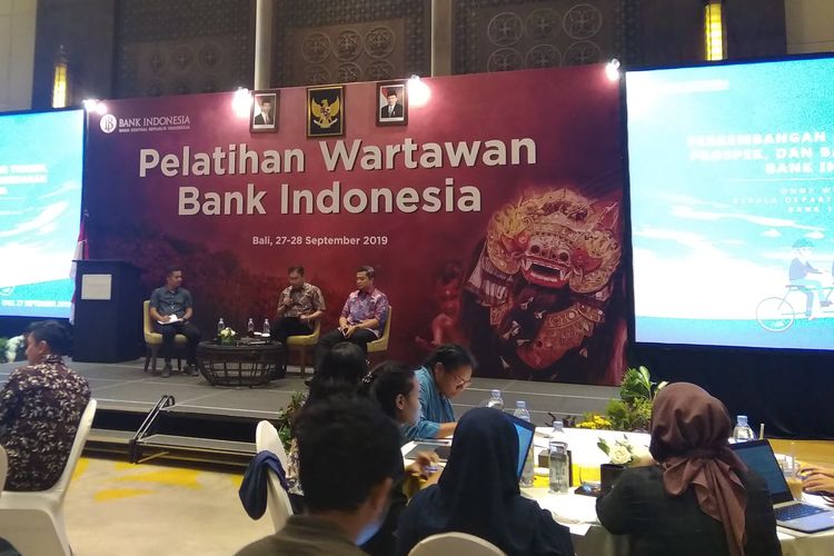 Direktur Eksekutif Departemen Komunikasi Bank Indonesia, Onny Widjanarko saat memberikan materi pelatihan wartawan BI di Bali, Jumat (27/9/2019).