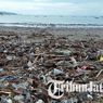 Banjir di Trenggalek Kirim Lautan Sampah ke Pantai Tulungagung, Pokdarwis Harapkan Bantuan