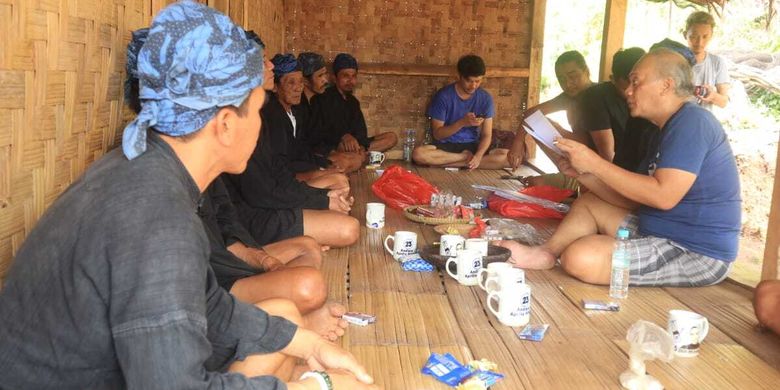 Lembaga Adat Baduy mengesahkan surat permintaan destinasi wisata Baduy dihapus, Sabtu (4/7/2020). Surat ditunjukkan untuk Presiden Joko Widodo.