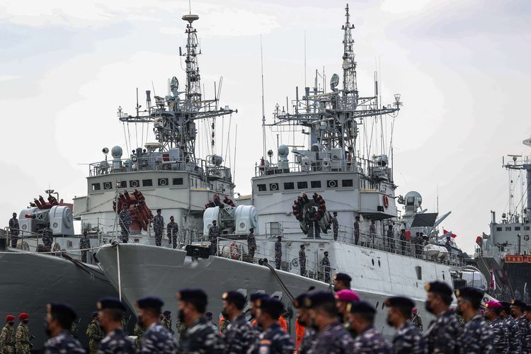 Ships of the Indonesian Navys I Fleet in the harbour of Tanjung Priok, Jakarta. The I Fleet covers the Natuna Sea, north and south