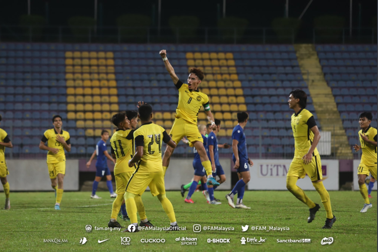 Tangkapan layar Twitter @FAM_Malaysia yang memuat momen laga uji coba antara timnas U23 Malaysia dan Filipina di Stadion UiTM, Shah Alam, Malaysia, pada Minggu (1/5/2022).