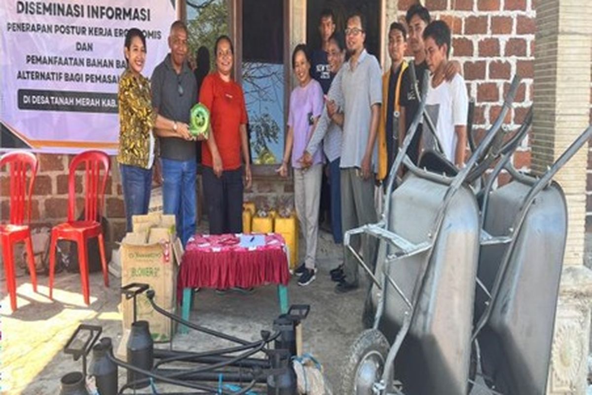Tim dosen dan mahasiswa dari Fakultas Kesehatan Masyarakat (FKM) Universitas Nusa Cendana (Undana) Kupang, memperkenalkan teknologi tungku hemat energi berbahan bakar oli bekas, untuk meningkatkan produktivitas garam bagi warga Kabupaten Kupang, Nusa Tenggara Timur (NTT). 