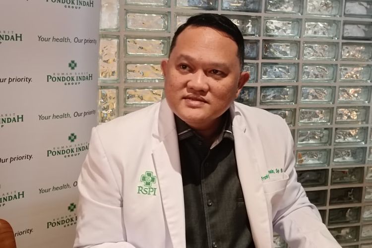 dr. Franky Mainza Zulkarnain, Sp. B, dari RS Pondok Indah - Puri Indah, saat ditemui di Kebayoran Baru, Jakarta Selatan, Senin (12/1/2026).