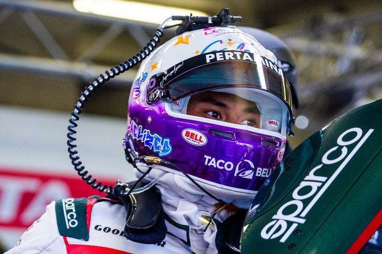 Pebalap asal Indonesia Sean Gelael saat tampil pada sesi kualifikasi FIA World Endurance Championship 24 hours di Le Mans, Perancis.