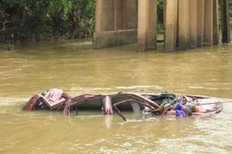 Inilah Sungai Lubai, lokasi di mana Isuzu Panther T 1756 DC terjun bebas dan menyebabkan delapan suster Fransiskan Charitas beserta sopirnya meninggal.