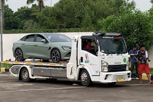 Viral Truk Towing Bawa Mobil Bayar 2 Kartu Tol, Ini Penjelasannya 