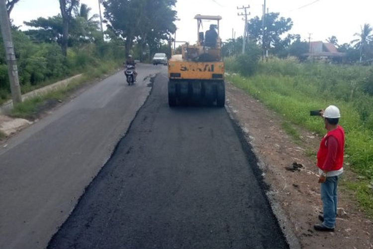 Pemanfaatan aspal buton dan aspal karet pada perbaikan jalan di Bengkulu.