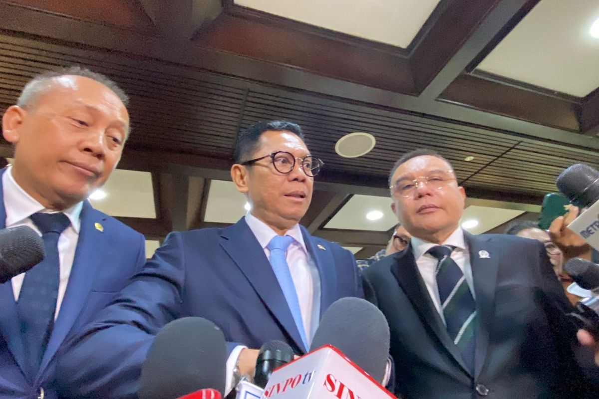 Wakil Ketua Dewan Perwakilan Rakyat (DPR) RI Adies Kadir usai rapat paripurna di Kompleks DPR RI, Senayan, Jakarta Pusat, Selasa (4/2/2025). 