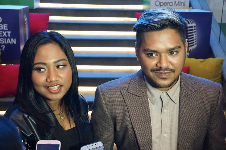Maria Simorangkir dan Ahmad Abdul dalam jumpa pers Grand Final Indonesian Idol 2018 di Plaza Indonesia, Tanah Abang, Jakarta Pusat, Selasa (10/4/2018).