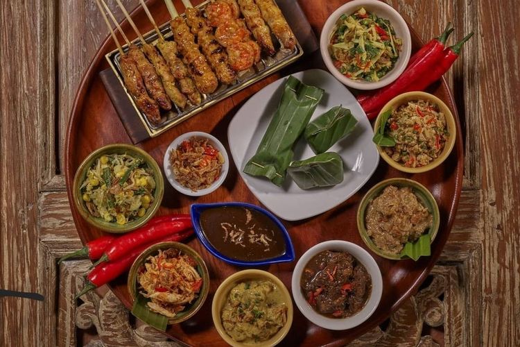 Sajian Rijestaffel, makanan yang dipesan oleh PM Jepang saat berkunjung ke Art Cafe Bumbu Bali.