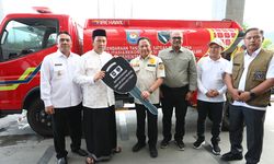 Dukung Pemulihan Pascabencana di Aceh Tengah, Kasatgas Tito Serahkan Kendaraan Tangki Air Multifungsi
