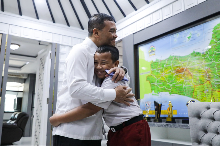 Diakui NASA, Bocah SD Asal Boyolali Dapat Laptop dari Ahmad Luthfi