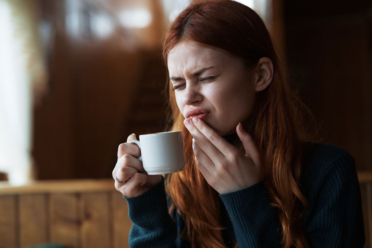 Minum susu bisa menjadi cara menghilangkan rasa pedas di bibir dan lidah yang terbaik untuk dilakukan.