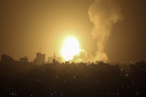 Balas Roket Milisi Palestina, Israel Lancarkan Serangan Udara di Gaza