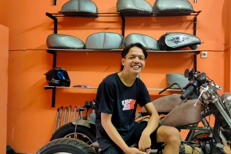 Dadan, pemilik bengkel Kabayan Garage