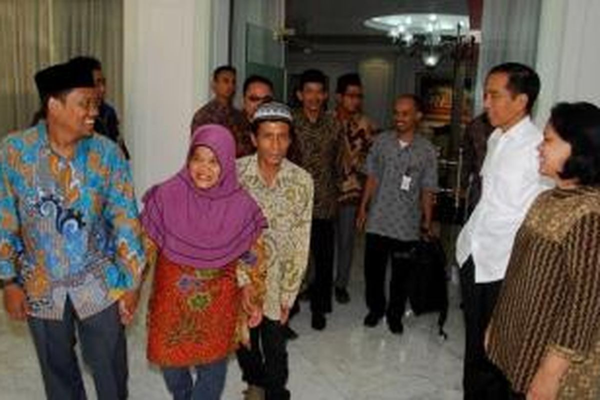 Orangtua Muhammad Aryad, tukang sate yang menghina Presiden Joko Widodo alias Jokowi, diterima Jokowi di Istana Negara, Sabtu (1/11/2014).