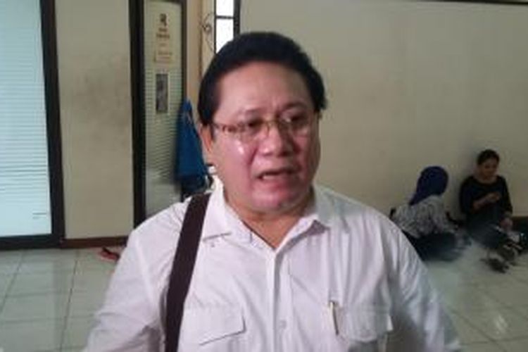 Ketua Komisi Pengawas Advokat Peradi Timbang Pangaribuan, saat ditemui di Sekretariat YLBHI, Jakarta, Jumat (15/5/2015).