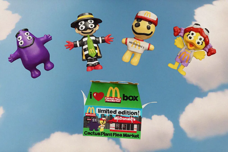 Happy Meal McDonald's kini tersedia pula untuk orang dewasa yang lengkap dengan hadiah mainannya