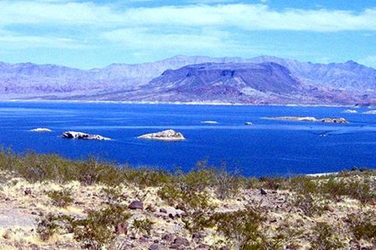 Danau Mead, Nevada, Amerika Serikat menjadi pemasok air ke 25 juta orang penduduk di Amerika Serikat
