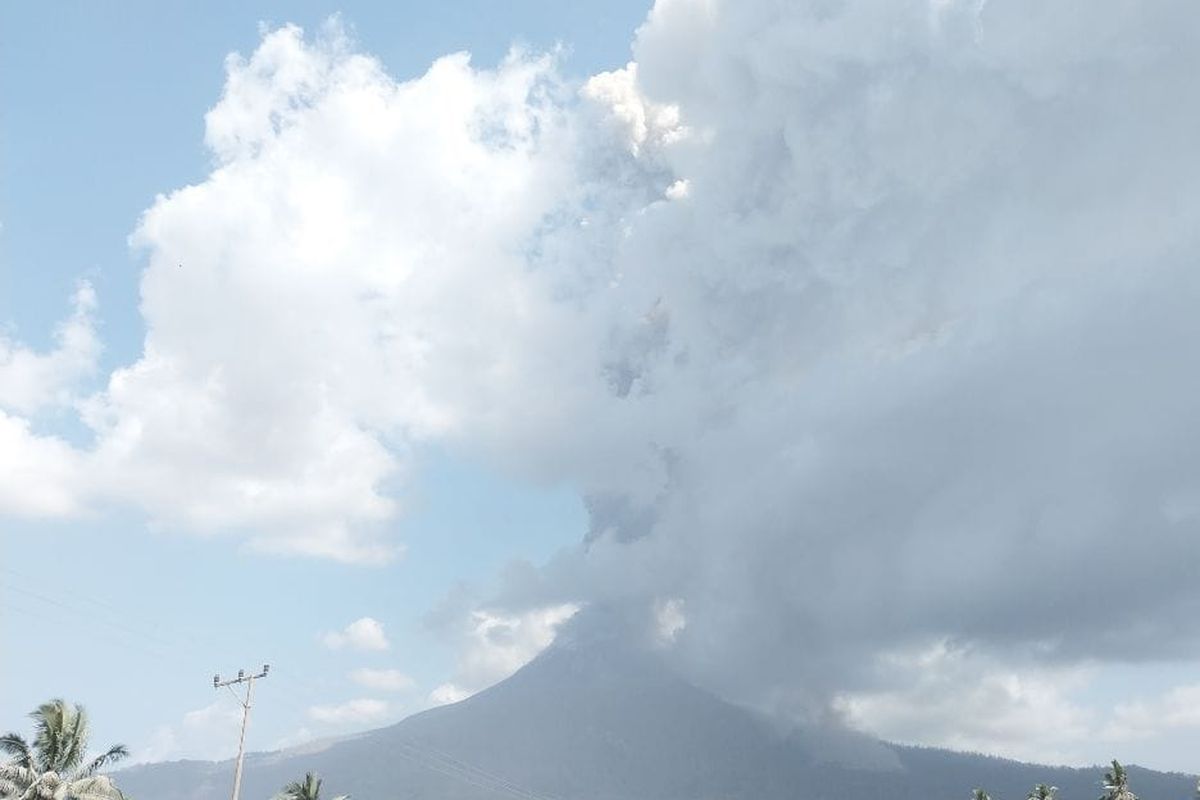 Gunung Lewotobi 4 Kali Meletus dalam 6 Jam, Tinggi Kolom Abu 9 Km